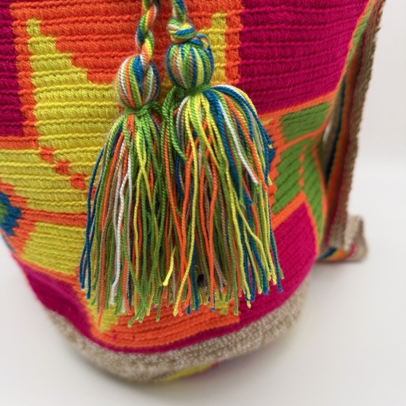 Handwoven Colorful Mochila Style Crossbody Bag Tassel Artisan Boho - Picture 2 of 7
